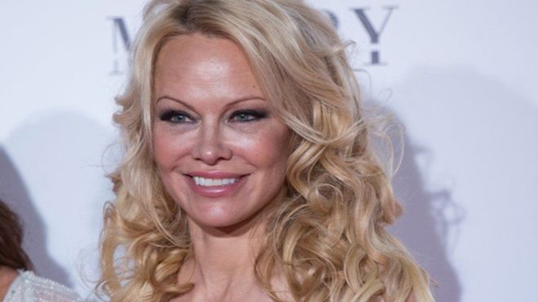 Pamela Anderson mengkritik komentar PM Australia yang "cabul"