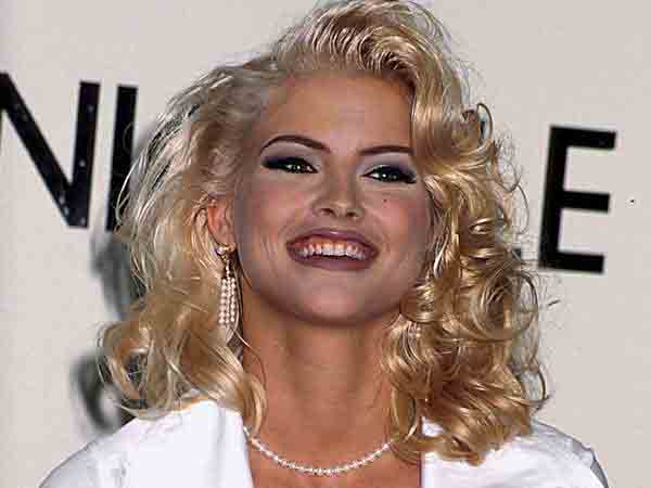 Kehidupan Aneh,  dan Tragis  Anna Nicole Smith