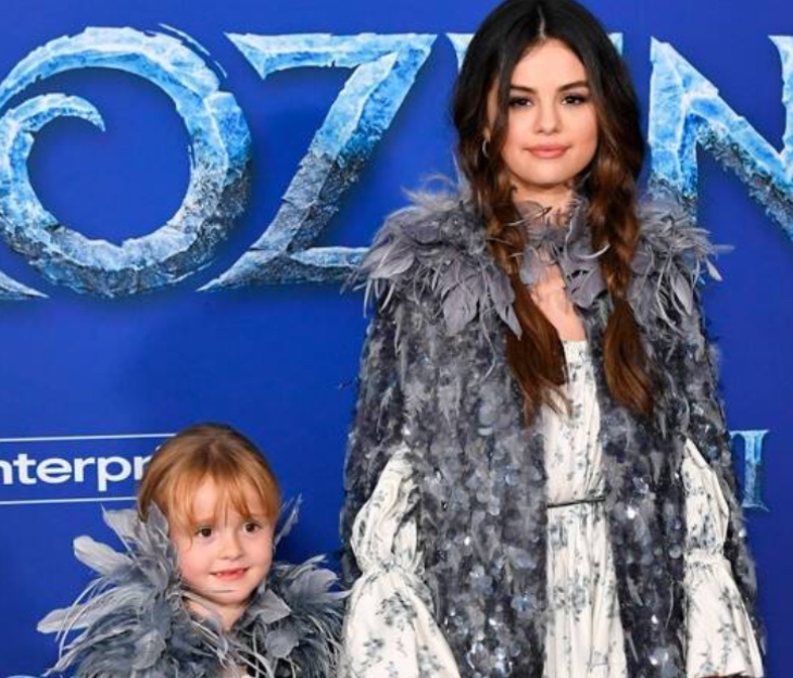 Selena Gomez dan Adik Perempuan Gracie Mencuri Perhatian di Frozen 2 Premiere