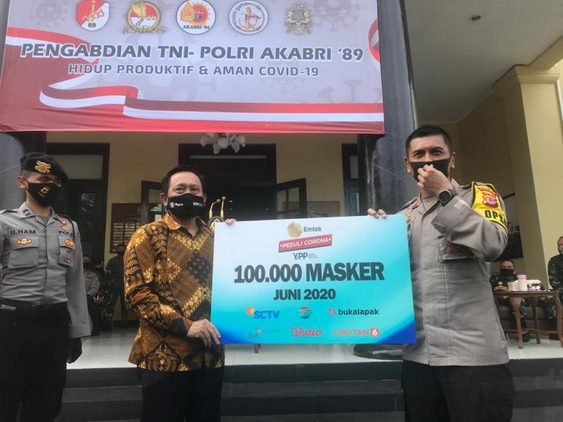 EMTEK PEDULI CORONA Serahkan 100.000 Masker Kepada Kapolda Jawa Barat 