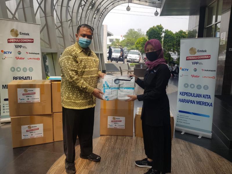 EMTEK PEDULI CORONA TERUS SALURKAN  750 Paket Sembako Dan 2.250 Masker Kain Untuk Warga Jakarta Yang Terdampak Covid-19