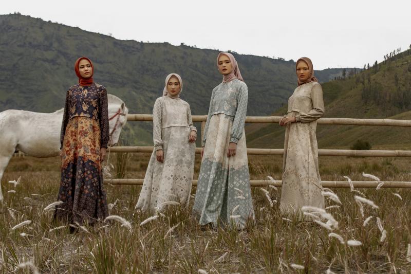 Heaven Lights Luncurkan Koleksi HL Raya Lewat Fashion Show di Gunung Bromo