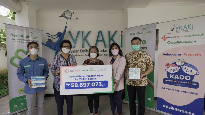 Anak Penderita Kanker yang Membutuhkan Melalui Donasi 43.000 Masker kepada Yayasan Kasih Anak Kanker Indonesia (YKAKI)