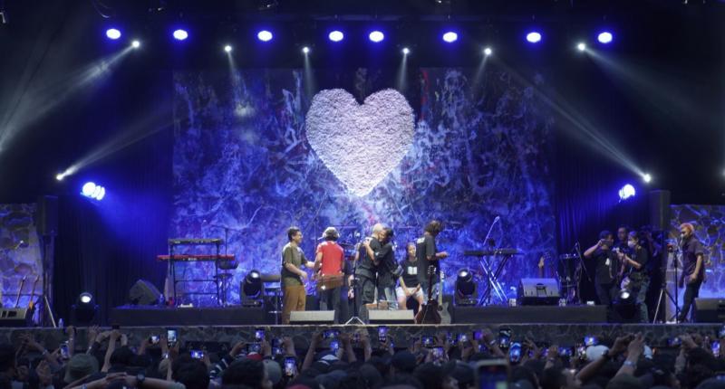 Demi Kerinduan Yang Belum Tuntas; Iwan Fals Dan Band Menghelat Konser Bertalu Rindu “Cinta”