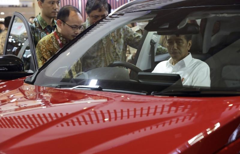 Presiden Jokowi Hadir di Booth Chery yang Bertemakan ‘Coming for Future’, di IIMS 2023