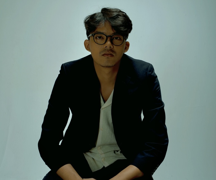 Musisi asal Bandung, Hanif MZ, kembali memperkaya skena pop di Indonesia dengan perilisan single terbarunya yang berjudul "Semenjak Ada Kamu".