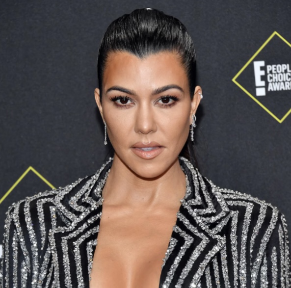 Kourtney Kardashian Membela Tubuh Pasca Melahirkan di Tengah Tekanan untuk "Kembali Langsing”