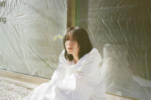  Penyanyi-penulis lagu Jepang, Emi Noda, merilis single kelima, `butterfly effect`, pada 2 Mei 2024. 
