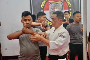 Kombes Pol Gatot Mangkurat : Tingkatkan Kemampuan, Personel Satuan Brimob Latihan Beladiri Aikido