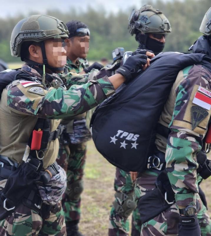 Aksi Memukau Kopaska TNI AL Berlatih Free Fall dengan Navy SEAL pada Latma RIMPAC 2024 