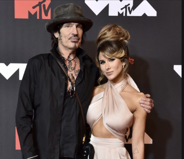 Istri Tommy Lee Ungkap Kebiasaan Unik Sang Rocker 