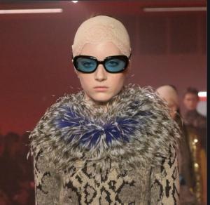 Liev Schreiber Bela Putrinya, Kai, dari Tuduhan ‘Nepo Baby’ Usai Debut di Paris Fashion Week
