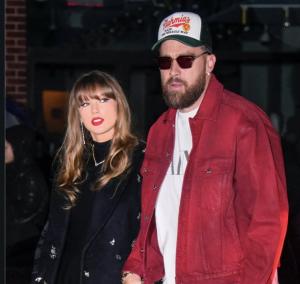  Taylor Swift dan Travis Kelce Tertangkap Kamera Kencan Romantis di New York