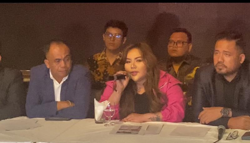 Lisa Mariana Muncul ke Publik, Ungkap Dugaan Hubungan dengan RK dan Tuntut Tes DNA
