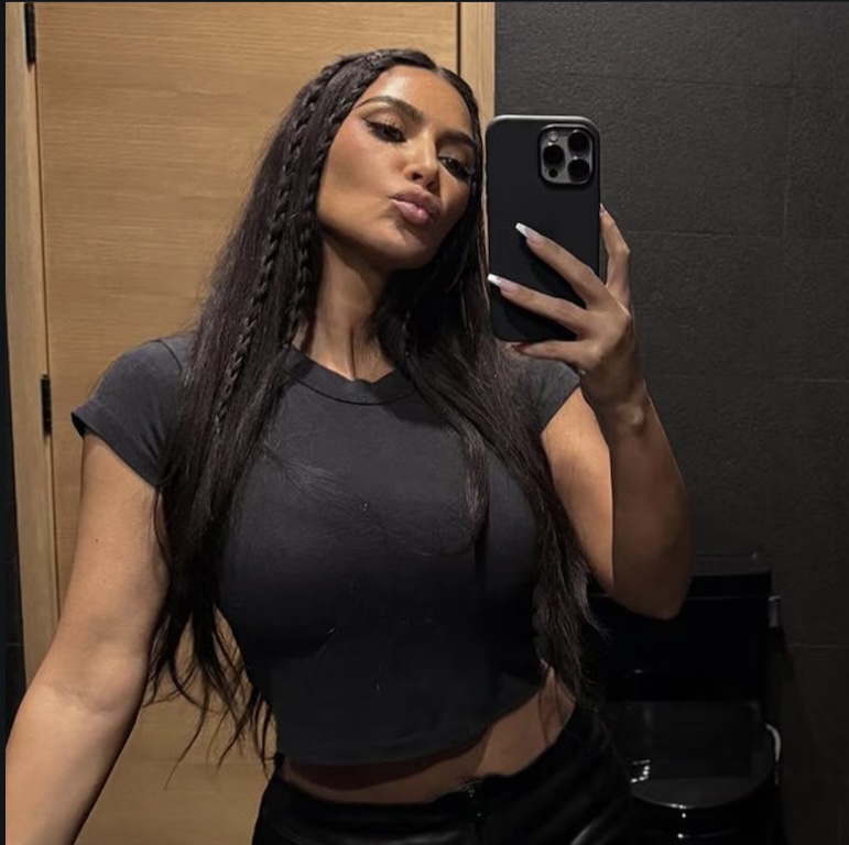 Absen dari Peluncuran Roket Blue Origin, Ini Alasan Penting Kim Kardashian