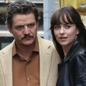  Pedro Pascal Bercanda Ajak Dakota Johnson Buka OnlyFans, Begini Tanggapan Dakota