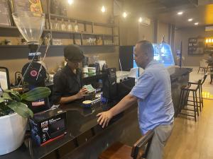 Henri  Buka Grace Cafe & Resto, Persembahan Spesial untuk Sang Ibunda